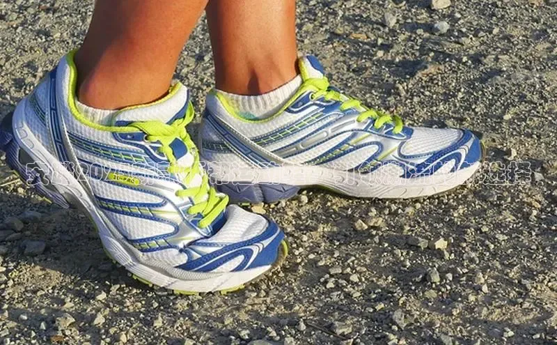 安踏2025新款低帮运动鞋：引领潮流的新选择